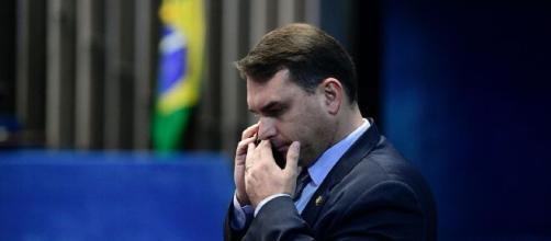 Abin fez relatórios para ajudar Flávio Bolsonaro no caso Queiroz. (Arquivo Blasting News)