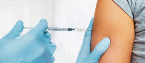 En Inglaterra aconsejan no vacunar contra el virus a los alérgicos severos