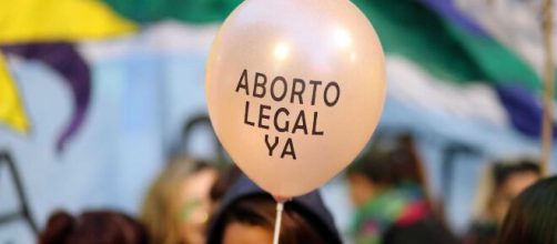 Câmara argentina aprova lei para legalizar aborto. (Arquivo Blasting News)