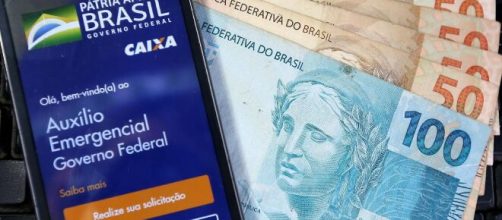 Folha afirma que entidades colheram dados que mostram que auxílio emergencial impactou positivamente na venda de carros. (Arquivo Blasting News)