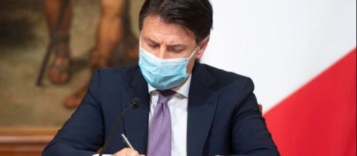 Giuseppe Conte firmerà un nuovo Dpcm per Natale.