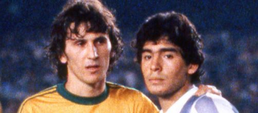Zico e Maradona avversari in Brasile-Argentina di Copa America nell'agosto del 1979.