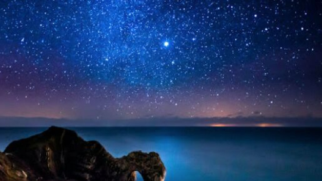 Previsioni zodiacali del 3 dicembre: Toro e Gemelli innamorati, Scorpione concentrato..