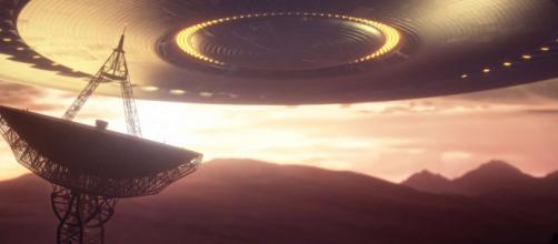 Un étrange signal radio, semblant provenir de l'étoile Proxima du Centaure, relance le débat sur une possible vie extraterrestre.
