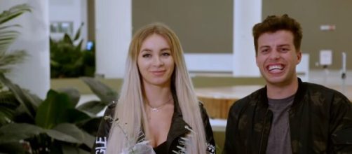 '90 Day Fiancé': Fans Cringe over a 19-year-old Yara's old dating video. [Image Source: TLC/ YouTube]