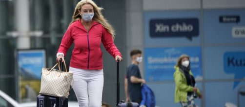 Viajeros procedentes del Reino Unido no podrán arribar a varios países europeos, tras la aparición de una nueva mutación del virus.