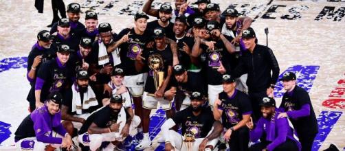 Atual campeão da NBA, o Los Angeles Lakers vai em busca de seu segundo título consecutivo. (Arquivo Blasting News)