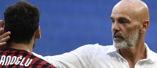 Stefano Pioli e Hakan Calhanoglu.