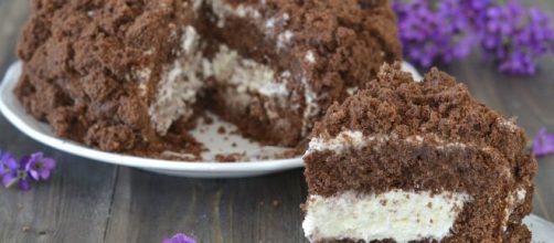 Torta al doppio cioccolato, una leccornia ideale per gli amanti dei dolci.