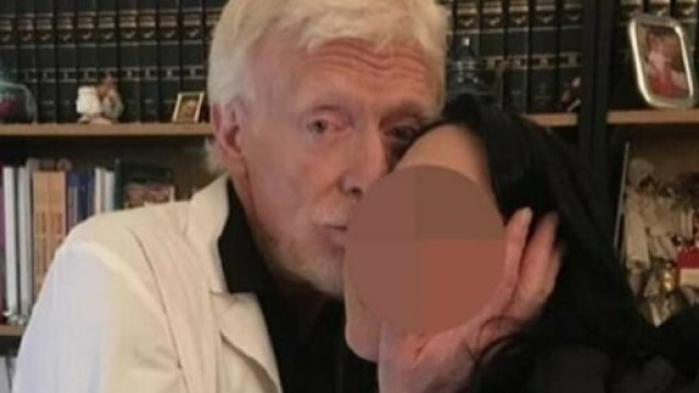 Il ginecologo Stefano Ansaldi trovato morto in strada a Milano potrebbe essersi suicidato.