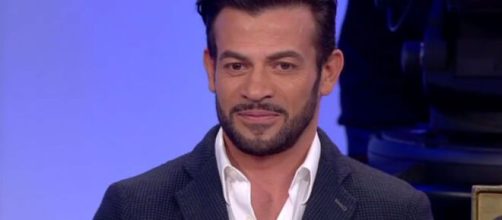 Uomini e donne, lutto per Gianni Sperti.