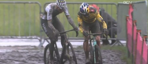 Wout van Aert e Mathieu Van der Poel nel ciclocross di Dendermonde.