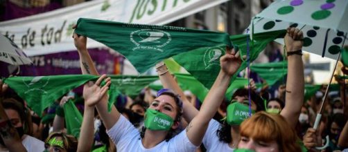 Em decisão histórica, Argentina aprova direito de mulher optar pelo aborto. (Arquivo Blasting News)