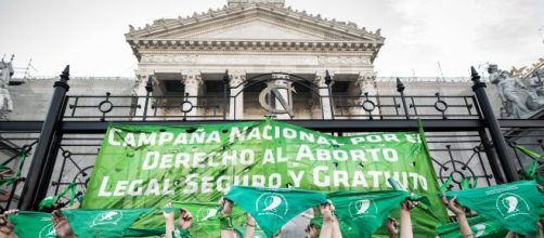 Senado da Argentina aprova legalização do aborto. (Arquivo Blasting News)