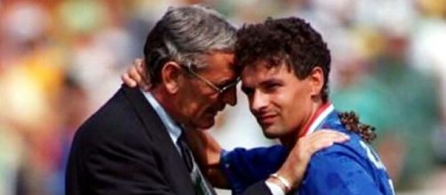 Gigi Riva consola Roby Baggio dopo la finale di Usa '94.