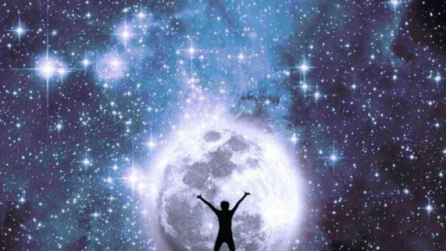 L'oroscopo del 2 gennaio e classifica: passione stellare per Sagittario, bene i Leone.