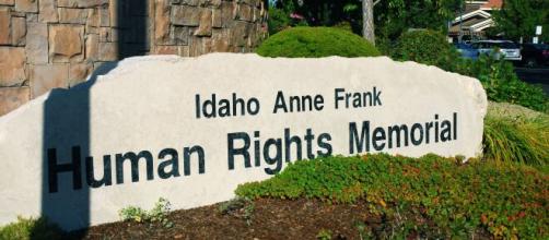 Anne Frank Human Rights Memorial vandalized in US ©Mindy/ Flickr CC0