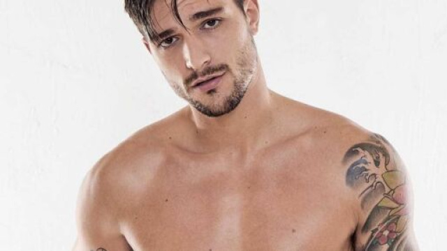 Andrea Zelletta risponde male all'autore del GF Vip 2020.