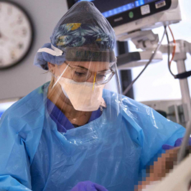 Una enfermera del hospital Salem Health, de Oregón, E.U.A., despedida por no cumplir las medidas sanitarias contra el coronavirus.