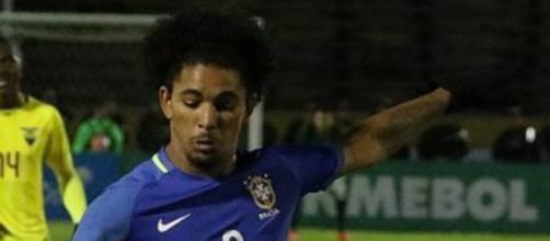 Douglas Luiz, centrocampista dell'Aston Villa.