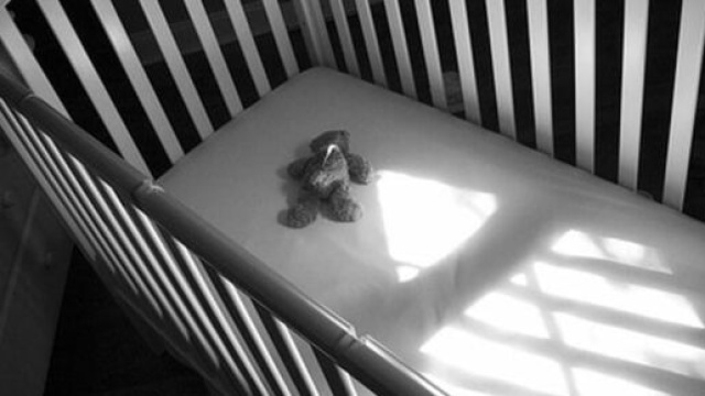 Lecce: un bimbo di cinque mesi è deceduto nella sua culla in una palazzina di Casarano.