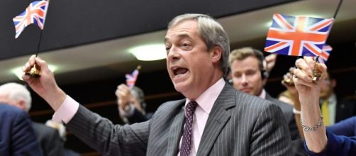 Brexit, l'irriverente addio di Farage alla Ue: "Niente più ... - ilprimatonazionale.it