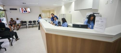 Hospitais abrem oportunidades de emprego para recepcionistas. (Arquivo Blasting News)