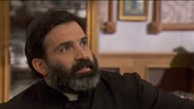 Il Segreto, trama martedì 11/02: la Miranar racconta a tutti che il parroco è il padre di Esther