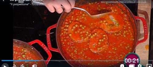 La prova del cuoco, Persegani e Spisni si sfidano nella preparazione del polpettone - Credit: screenshot clip Rai Play