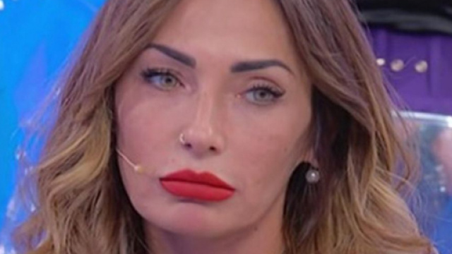 Uomini e Donne, anticipazioni giovedì 13/02: Ida Platano torna per la sfilata e piange