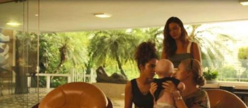 Verena recebe Nicete e Betina, em 'Amor de Mãe'. (Reprodução/TV Globo)
