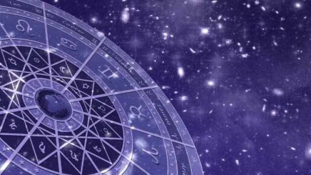 L'oroscopo del week-end 22-23 febbraio: novilunio in Pesci, possibili inviti per l'Ariete