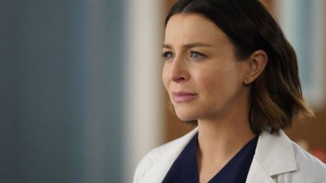 Krista Vernoff ha spiegato che la verità sulla gravidanza di Amelia Shepherd verrà mostrata nei prossimi episodi di Grey's Anatomy.