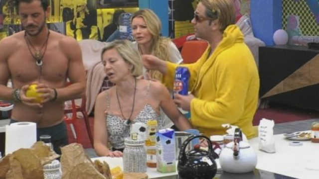 GF, è scontro tra la Elia e Licia, Antonella: 'Vuoi farmi litigare con Adriana'.