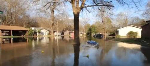 SRT Team assists with Pearl River floods in Jackson. [Image source/MDWFP YouTube video]
