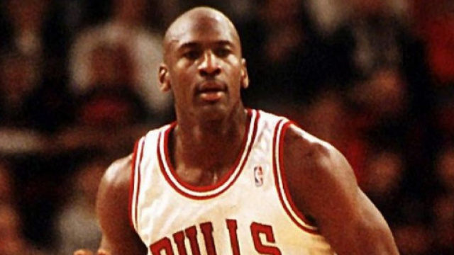 Micheal Jordan con la maglia numero 23 dei Chicago Bulls