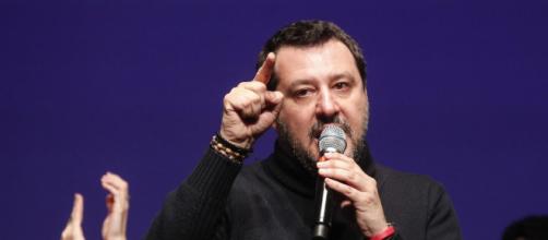 Salvini affronta in modo confuso il tema dell'aborto al Congresso dell'Eur a Roma.