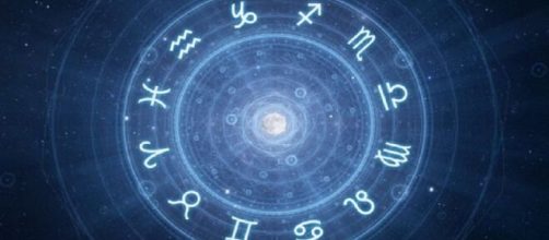 Previsioni astrologiche per tutti i segni zodiacali per la giornata di venerdì 21 febbraio, l'oroscopo del giorno.