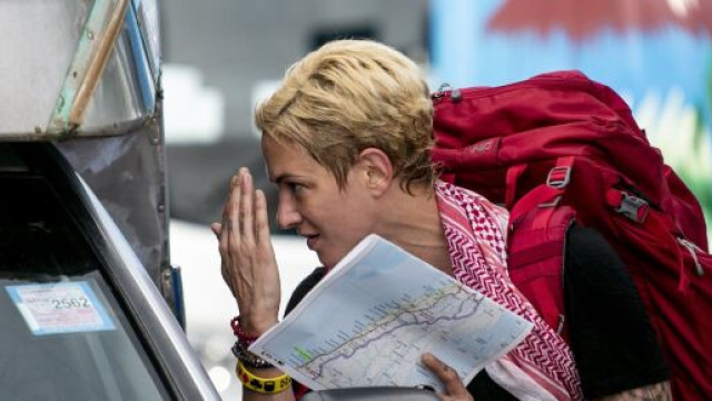 Pechino Express 2020, Asia Argento ha abbandonato il reality perch&eacute; si &egrave; rotta il ginocchio