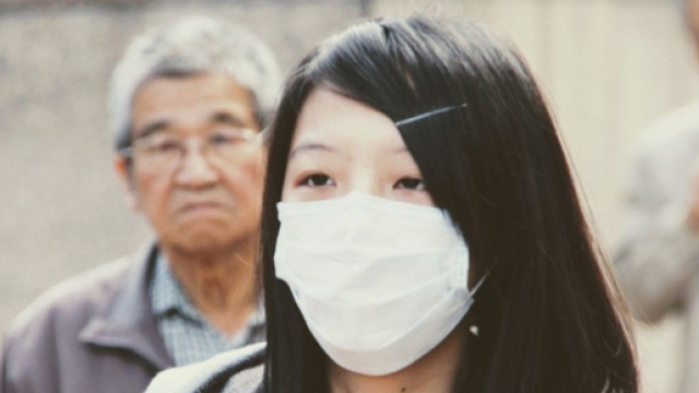 Coronavirus : se laver les mains et tousser dans son coude, les précautions à prendre. Credit : Pxhere