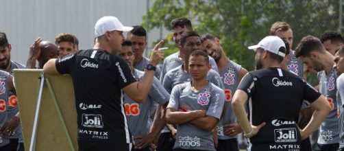 Trabalho do treinador dentro de campo está sendo aprovado. (Reprodução/Daniel Augusto Jr/Ag.Corinthians)