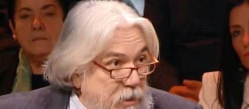 Alessandro Meluzzi terrorizzato dal coronavirus