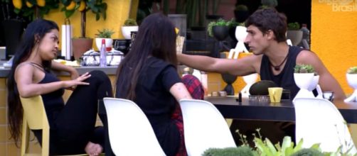 Felipe conversa com Flayslane e Bianca sobre Daniel no 'BBB20'. (Reprodução/TV Globo)
