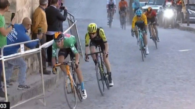 Dylan Teuns nel finale della terza tappa della Vuelta Andalucia