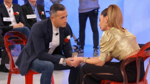 Trono over UeD, Riccardo cancella dai social tutte le foto con Ida.