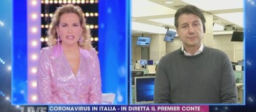 Barbara D'Urso imbarazza il premier Conte a Live: 'Cosa accadrà a Milano? Dicci la verità'.