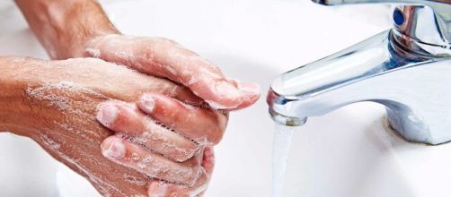 5 prodotti utili per il gel disinfettante fatto in casa: c'è anche l'acqua ossigenata