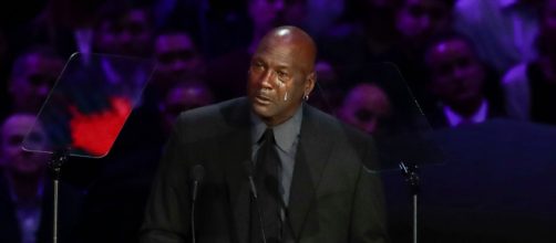 Michael Jordan in lacrime durante l'addio a Kobe - Mondo del basket piange un campione