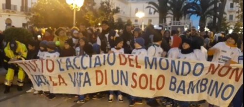 Lo striscione simbolo della protesta di Taranto contro l'inquinamento prodotto dall'ex Ilva.