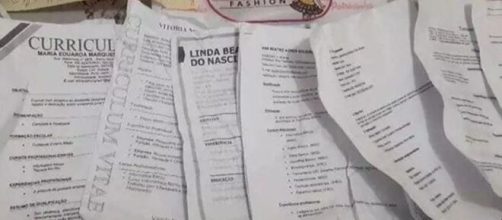 A loja Patricinha Fashion utilizou os currículos deixados na loja para embrulhar seus produtos. (Foto: Reprodução/Instagram).
